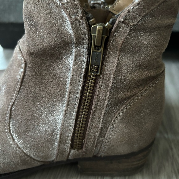 SEYCHELLES x ANTHROPOLOGIE | Lucky Penny Metallic Silver Pewter Zip Up Booties - Picture 9 of 10